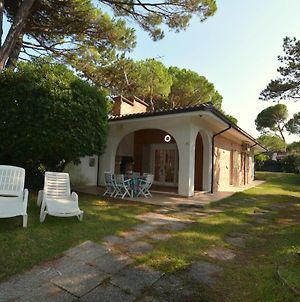 Villa con barbeque Lignano Sabbiadoro Exterior photo
