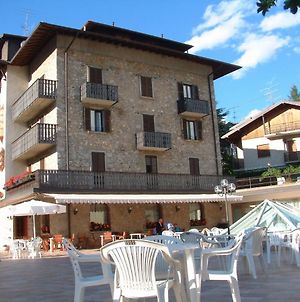Hotel Carrara Serina  Exterior photo