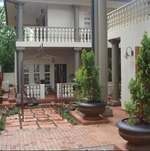 Goodey'S Guesthouse Pretoria-Noord Exterior photo