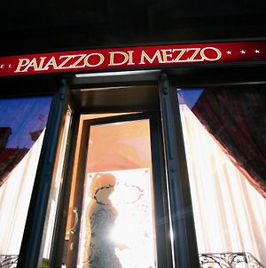 Hotel Palazzo Di Mezzo Carrù Exterior photo
