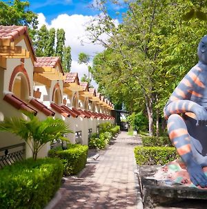 Lopburi Inn Resort Exterior photo