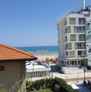 Appartamento 6 posti, con balconi vista mare Rimini Exterior photo