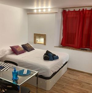Malaguena Salerosa "Apartamento - Estudio Con Terraza" En Casa Tipica De 1 A 4 Dormitorios Málaga Exterior photo