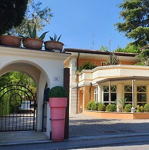 La Villa Desenzano Rooms Desenzano del Garda Exterior photo