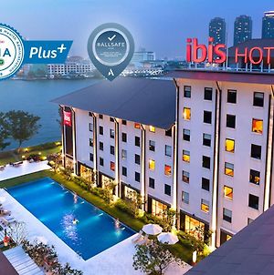 Ibis Bangkok Riverside - Sha Extra Plus Hotel Exterior photo