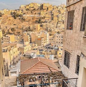 Royal Villa Mira Luxe Guesthouse With Panoramic Terrace View - Rainbow Street - Downtown Central Amman Exterior photo