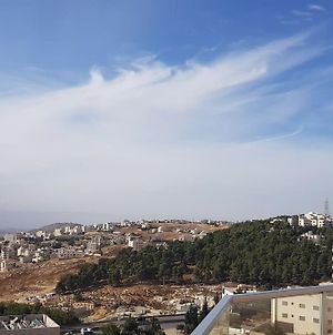 Penthouse Overlooking Jordan Valley Appartamento Amman Exterior photo