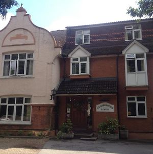 Gainsborough Lodge Horley Exterior photo