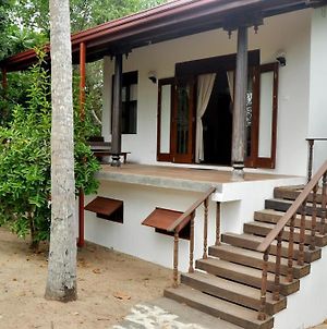 The Waves Beach Chalets Hotel Tangalle Exterior photo