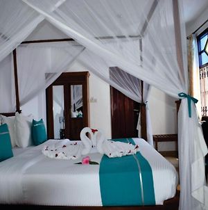 Room In Bb - Maru Maru Hotel, Stone Town Zanzibar Exterior photo