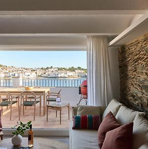 Beachfront Penthouse With Terrace And Breathtaking Sea Views In Cadaques Appartamento Exterior photo