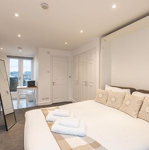 Modern Studio Flat With Balcony On The King'S Road In Chelsea, London Appartamento Exterior photo