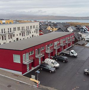 New Three Bedroom Townhouses With Sea View Hoyvík Exterior photo