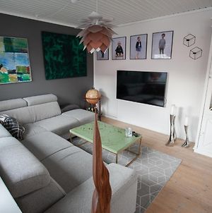 Stylish - 2 Bedroom - Large Top Floor Apt - Tórshavn Exterior photo