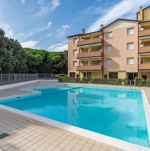 Stunning Apartment In Rosolina Mare With 1 Bedrooms, Outdoor Swimming Pool And Wifi Exterior photo