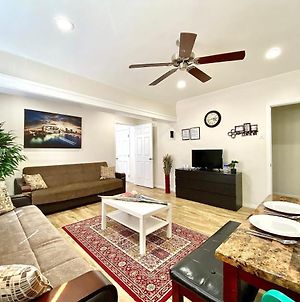 10 Min To The Beach! Perfect For A Family Or Friend Group, Self Check-In & Recently Renovated Apts Appartamento Long Beach Exterior photo