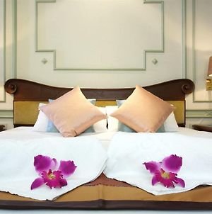 Majestic Suites Bangkok Exterior photo