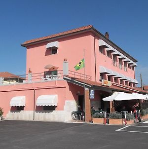 Hotel da Renato Albinia Exterior photo