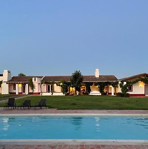 Monte da Pedra Torta - Casa de campo exclusiva com piscina, jardins, campos de ténis e basket, sala de jogos e muito mais para umas férias fantásticas! Villa Redondo Exterior photo