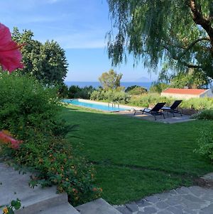 Villa Il Carrubo - elegante, con piscina e splendida vista sul mare Santa Marina Salina Exterior photo
