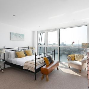 Serene Waterfront Rooms - Excel Londra Exterior photo