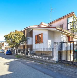 Beautiful Home In Reggio Calabria With Wifi And 3 Bedrooms Exterior photo