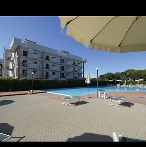 Appartamento con piscina San Vincenzo Exterior photo