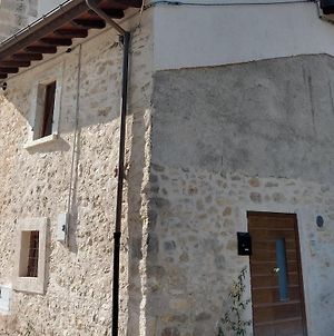 Casetta Tipica in Borgo, indipendente, ristrutturata LʼAquila Exterior photo
