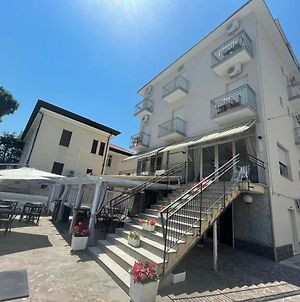 Hotel moroni Rimini Exterior photo