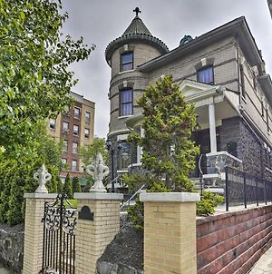 Luxurious Victorian Home Steps To County Park North Bergen Exterior photo