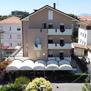 Hotel Villa Dina Rimini Exterior photo