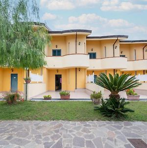 Welcoming Villa In Paestum With Shared Swimming Pool Exterior photo