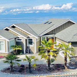 Modern House With Abundant Ocean View Villa Nanaimo Exterior photo