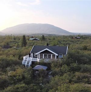 Golden Circle Vacation Home With Hot Tub & Fire Place Selfoss Exterior photo