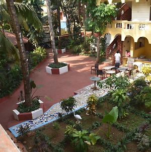 Villa Fatima Beach Resort Baga Exterior photo