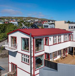 Downtown - Retro Decor - Stunning Views - Terrace Appartamento Tórshavn Exterior photo