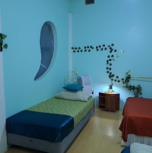 Cozy Hosting Galapagos Appartamento Puerto Ayora  Exterior photo