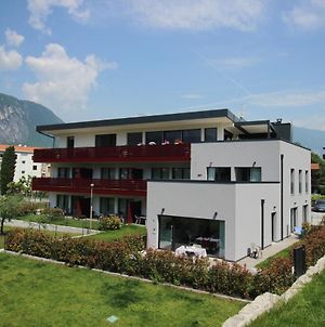 Residence Zangirolami - Luxury Garden And Balcony Apartments Riva del Garda Exterior photo