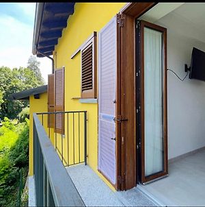 Appartamento con balcone affascinante a Cadorago Fino Mornasco Exterior photo