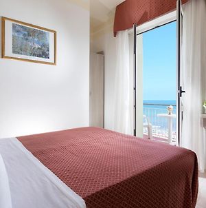 Hotel Vela D'Oro Rimini Exterior photo