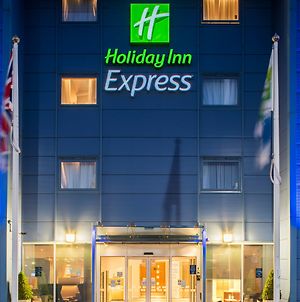 Holiday Inn Express Oxford Kassam Stadium, An Ihg Hotel Exterior photo