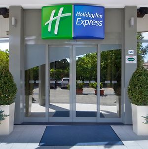 Holiday Inn Express Parma Exterior photo