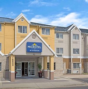 Microtel Inn And Suites Dia Denver Exterior photo
