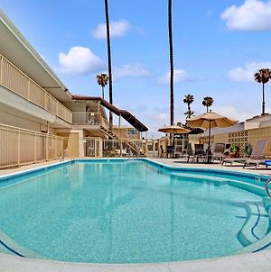 Super 8 By Wyndham Los Angeles-Culver City Area Hotel Exterior photo