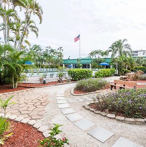 Wyndham Garden Fort Myers Beach Hotel Exterior photo