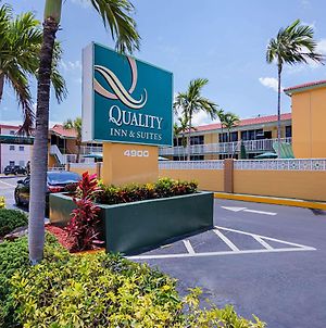 Quality Inn & Suites Airport - Cruise Port Hollywood Exterior photo