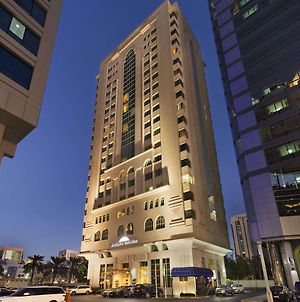 Howard Johnson By Wyndham Abu Dhabi Hotel Exterior photo