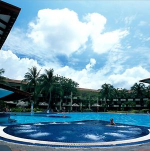 Holiday Villa Beach Resort And Spa Langkawi Exterior photo