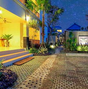 The Widyas Bali Villas Kerobokan Exterior photo