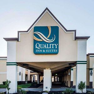 Quality Inn & Suites Conference Center Across From Casino Erie Exterior photo